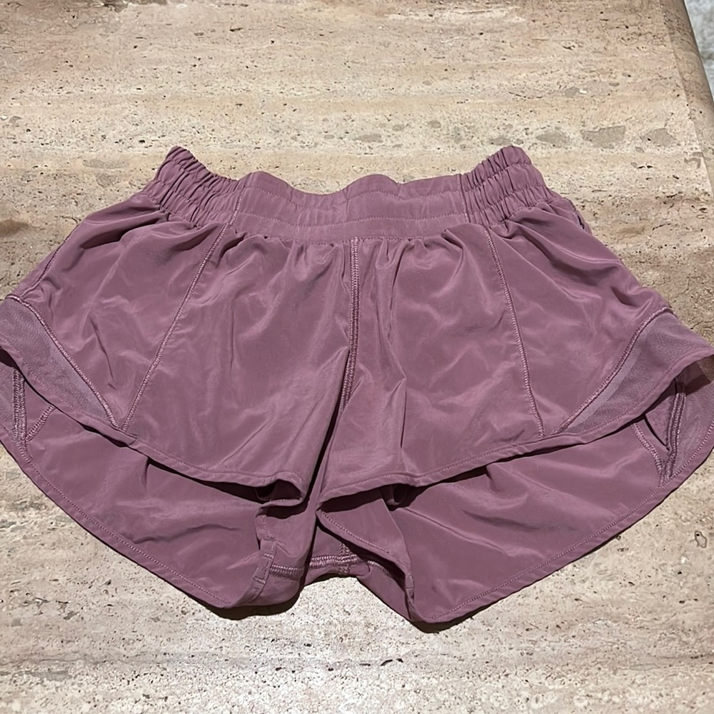 LuluLemon Hotty Hot Shorts 2.5